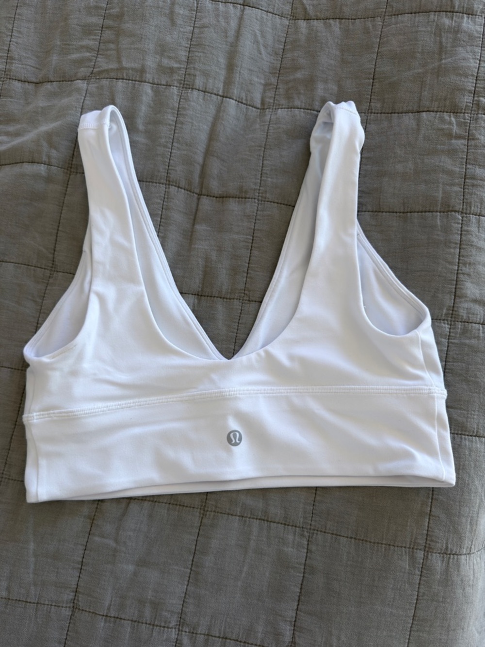 Lululemon Align V-Neck Bra White Size 8
*Light Support, A/B Cup